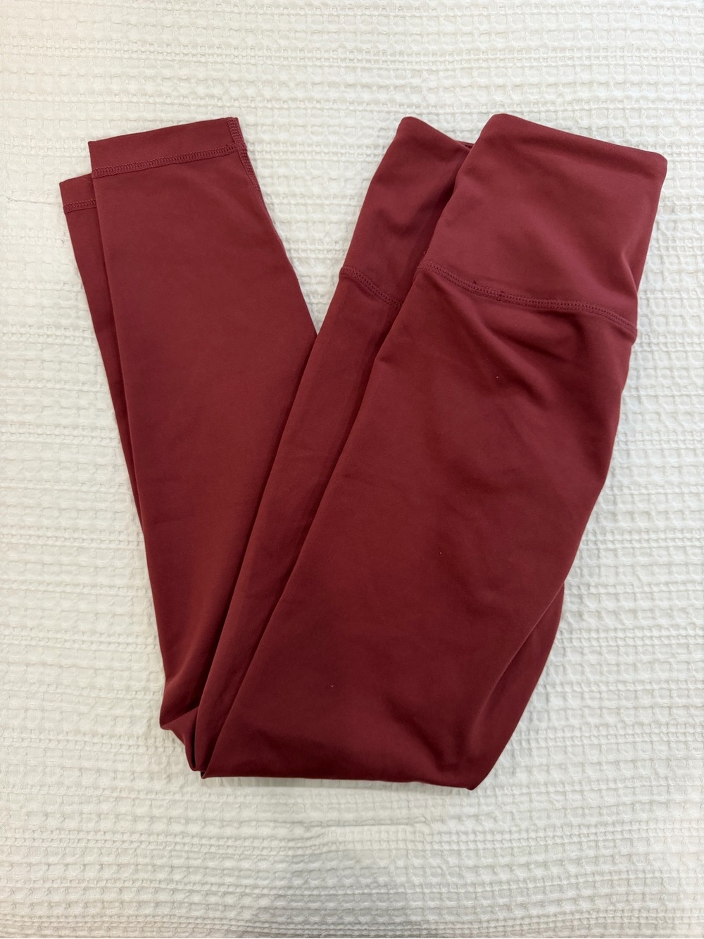 Comfiest yogalicious leggings size small! Maroonish color